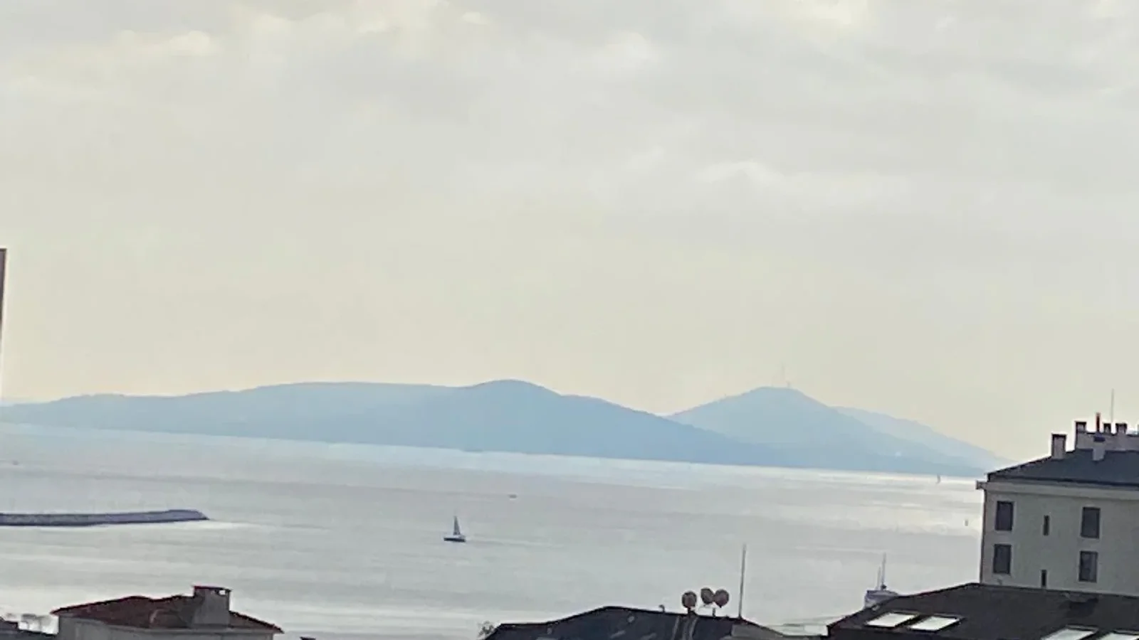 Bostancı Vukela Caddesinde Deniz Manzaralı Satılık 4+1 Daire