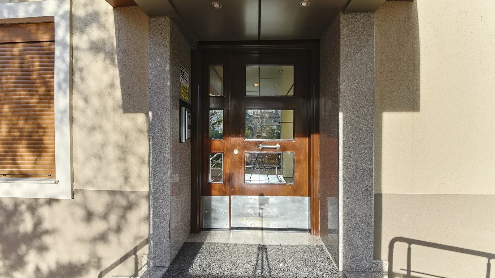 Bostancı Vukela Caddesinde Deniz Manzaralı Satılık 4+1 Daire