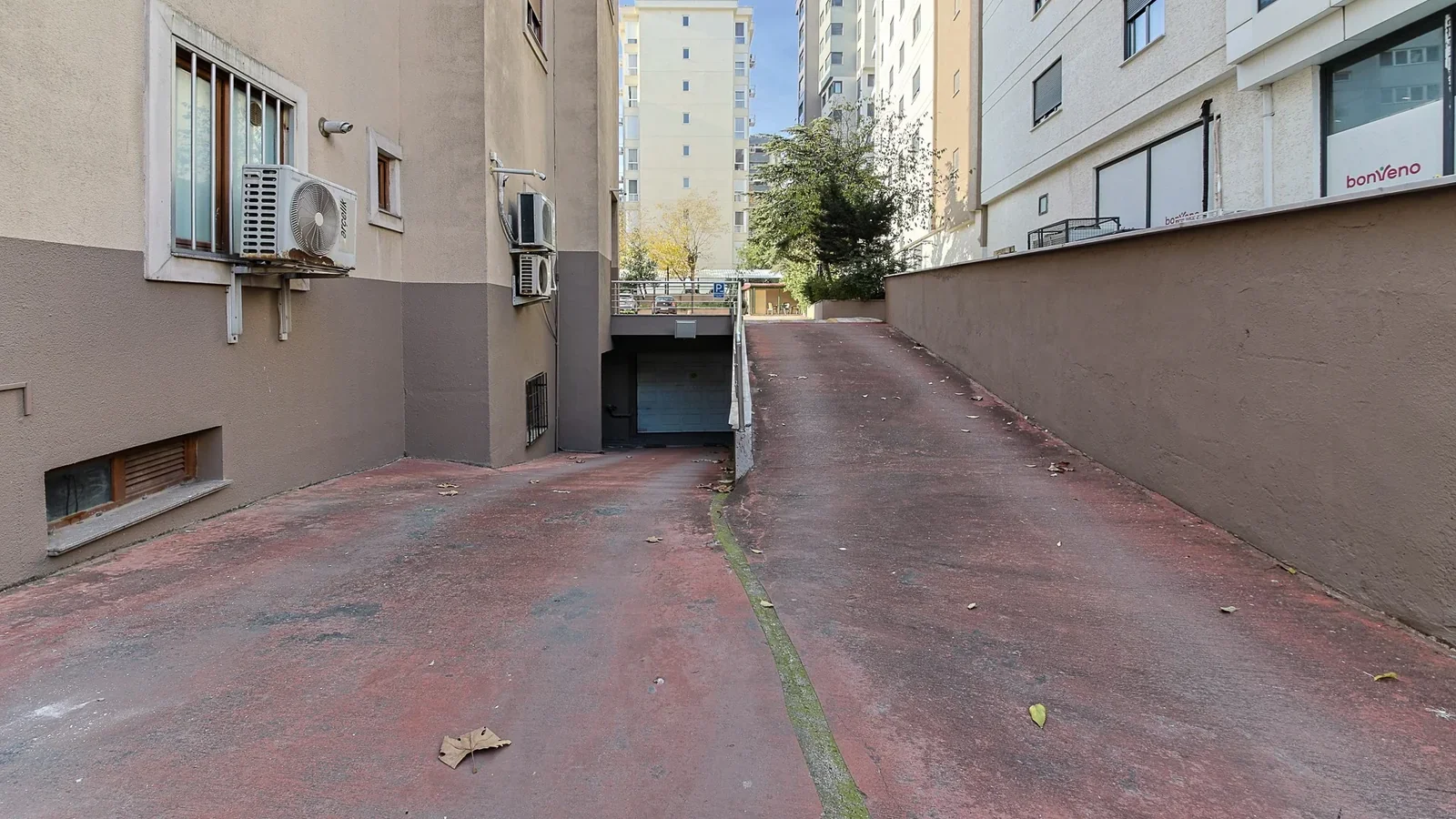 Bostancı Vukela Caddesinde Deniz Manzaralı Satılık 4+1 Daire