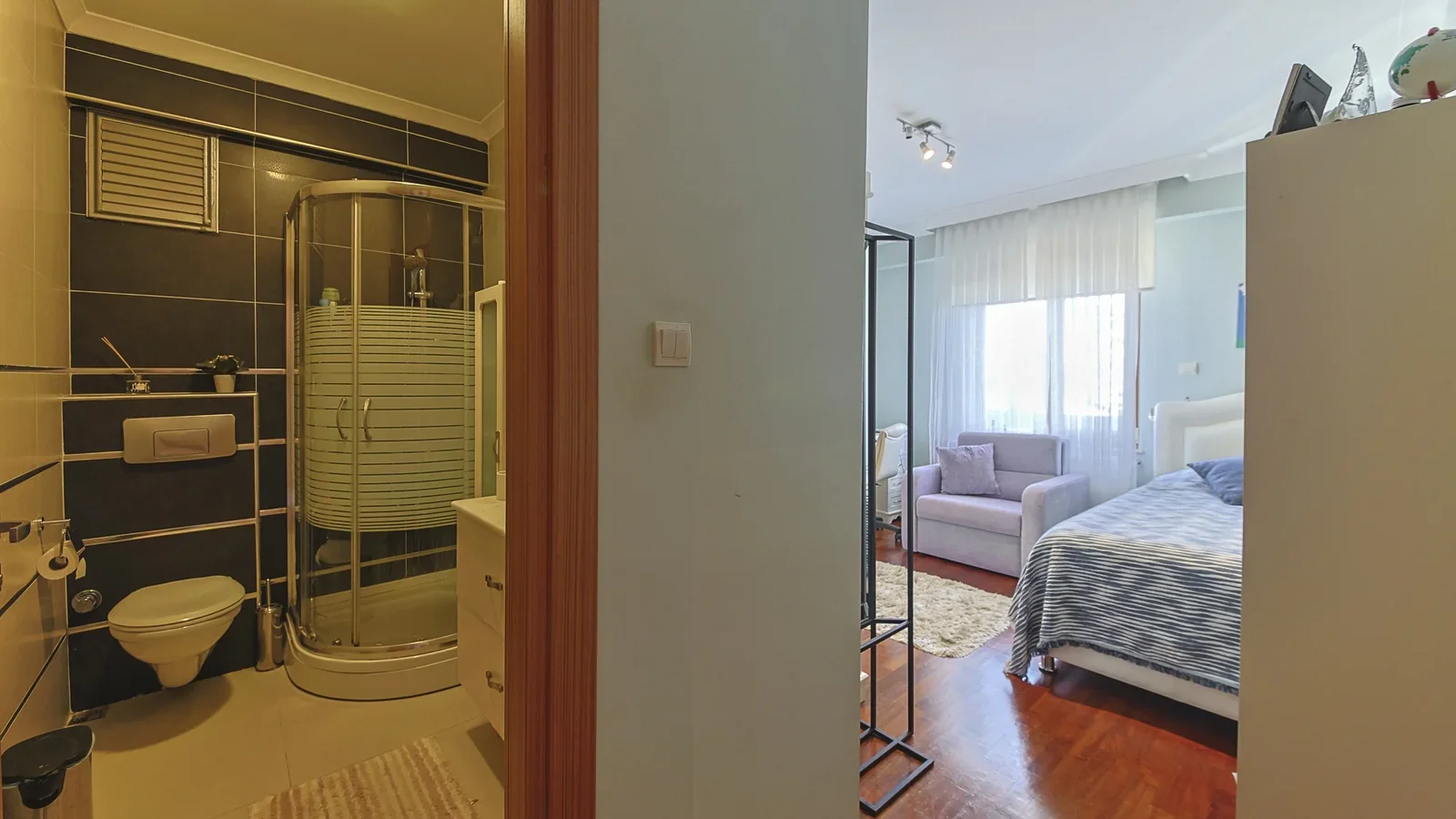 Bostancı Vukela Caddesinde Deniz Manzaralı Satılık 4+1 Daire