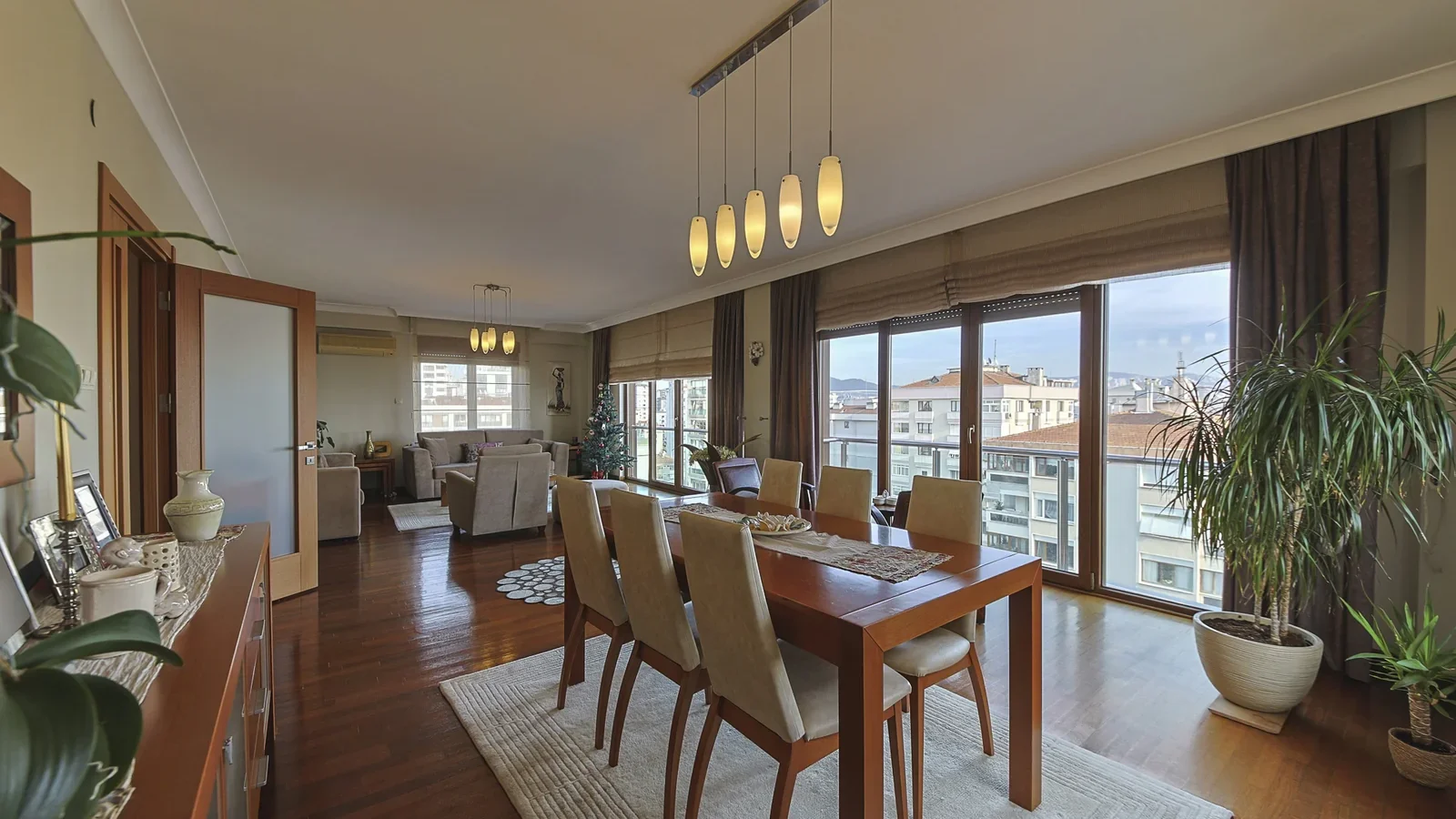 Bostancı Vukela Caddesinde Deniz Manzaralı Satılık 4+1 Daire
