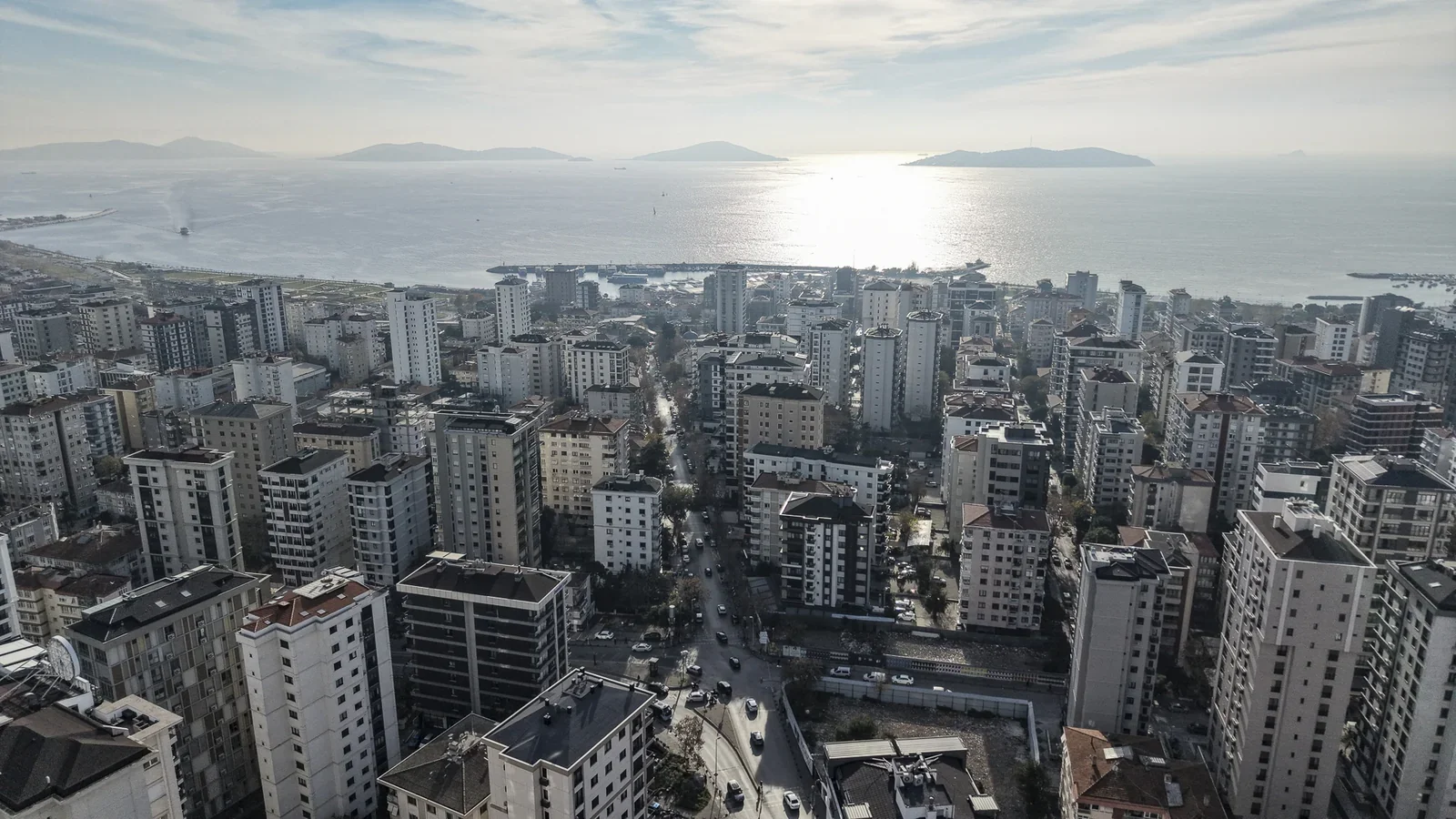 Bostancı Vukela Caddesinde Deniz Manzaralı Satılık 4+1 Daire