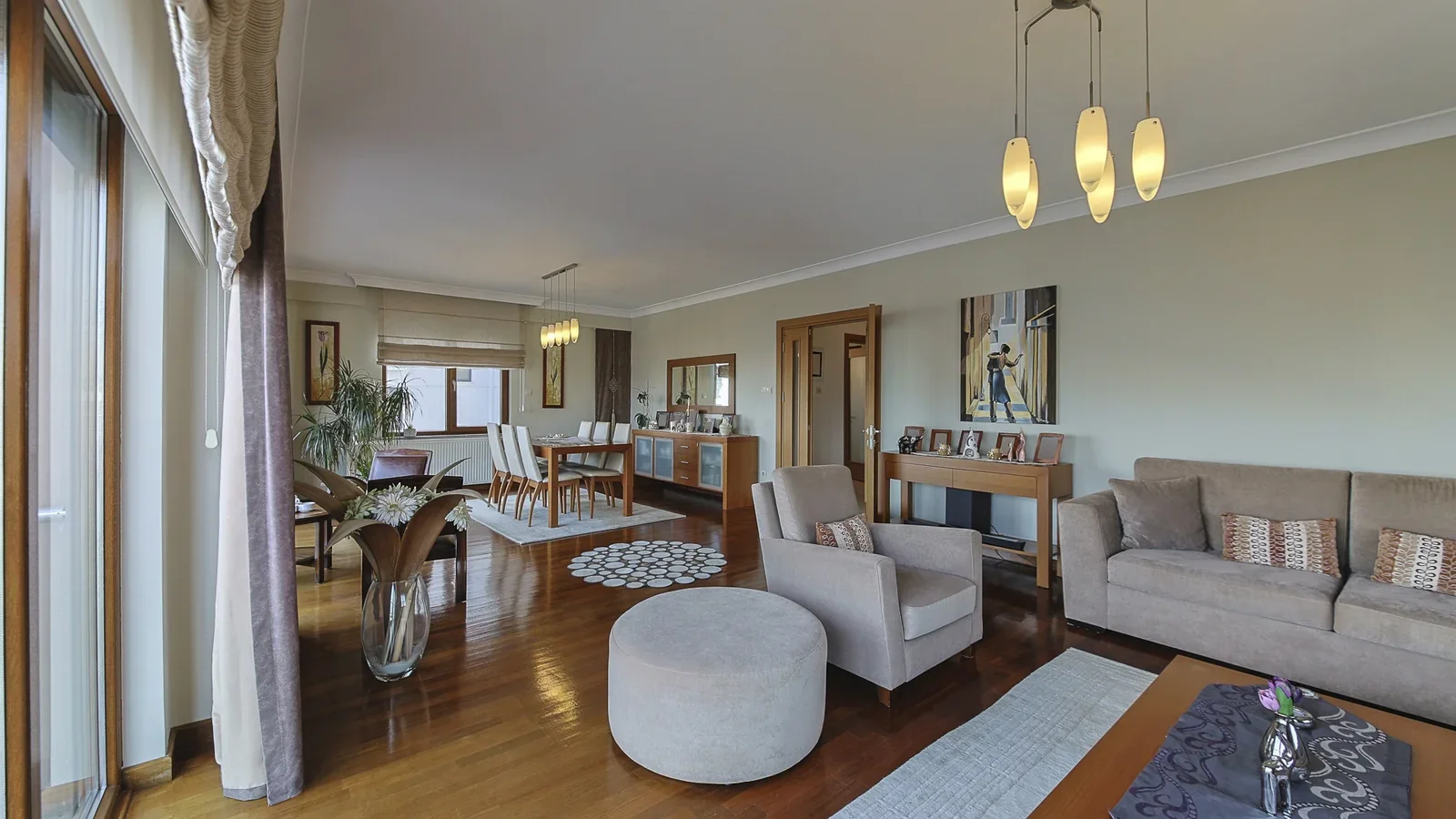 Bostancı Vukela Caddesinde Deniz Manzaralı Satılık 4+1 Daire