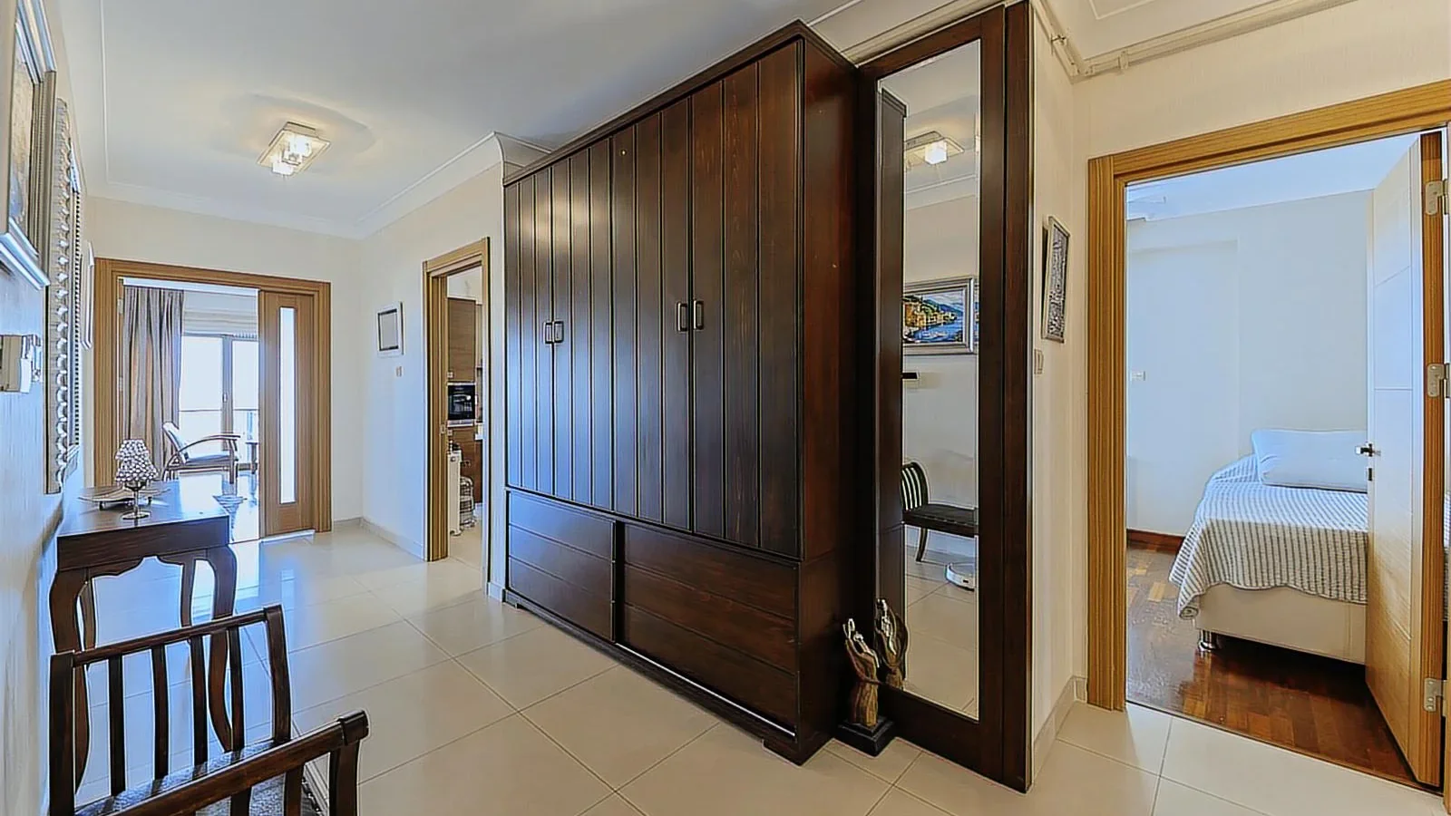 Bostancı Vukela Caddesinde Deniz Manzaralı Satılık 4+1 Daire