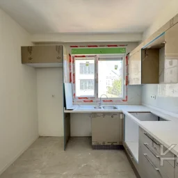Laci̇vert Cadde Erenköy Marmaray Yakini Sifir 3+1
