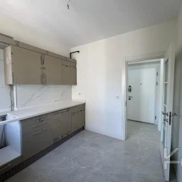 Laci̇vert Cadde Erenköy Marmaray Yakini Sifir 3+1