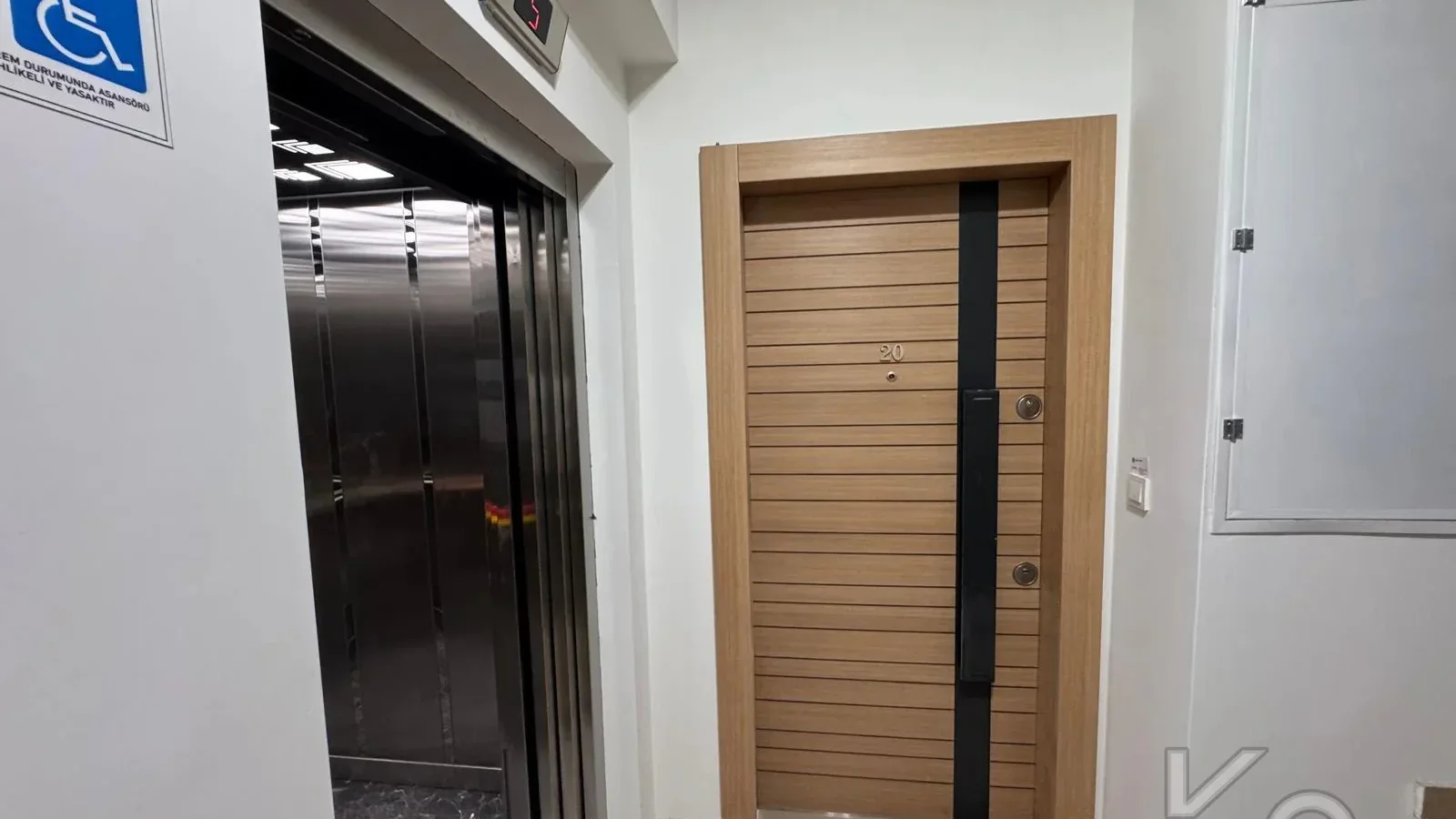 Laci̇vert Cadde Erenköy Marmaray Yakini Sifir 3+1