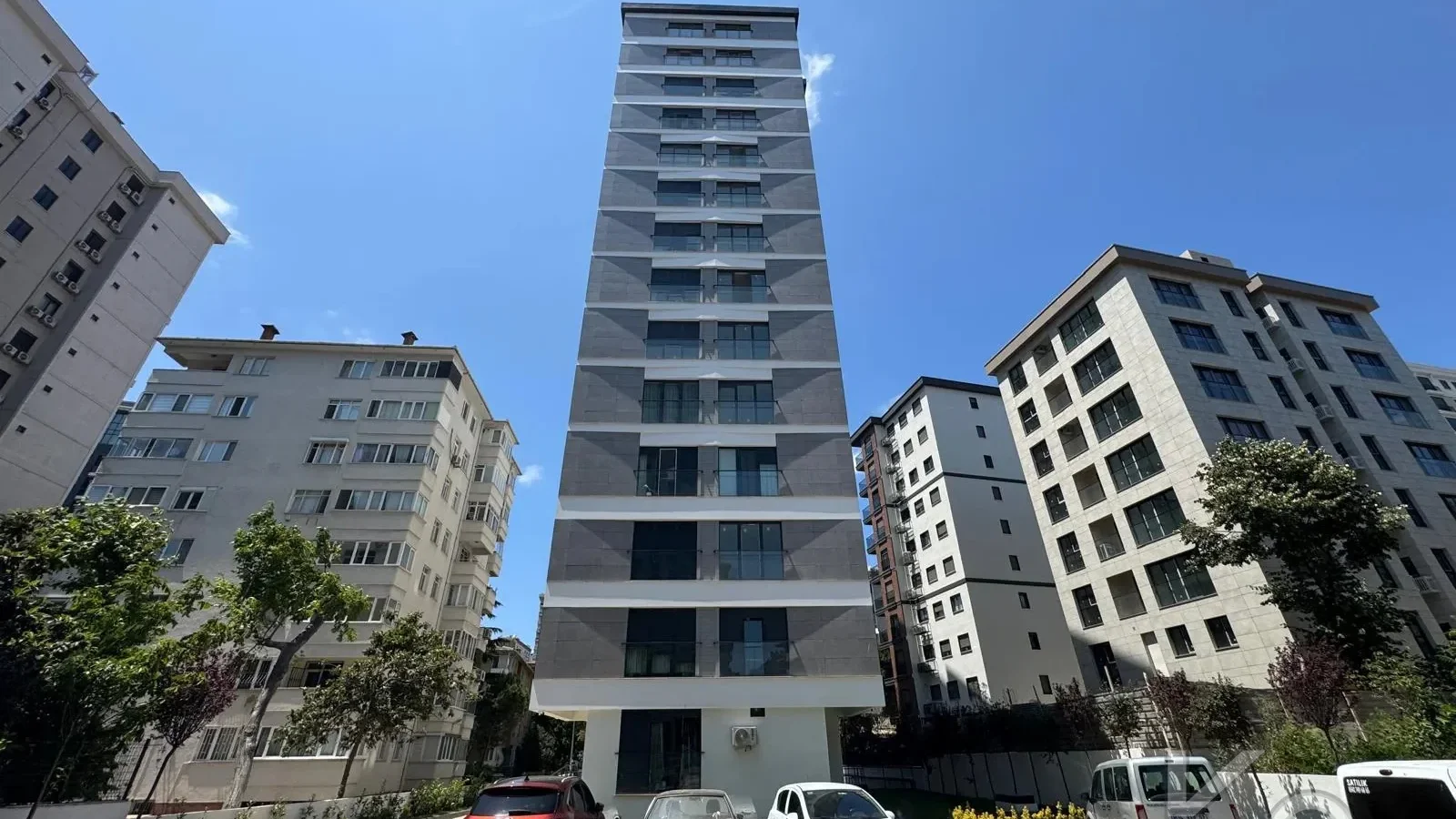 Laci̇vert Cadde Erenköy Marmaray Yakini Sifir 3+1