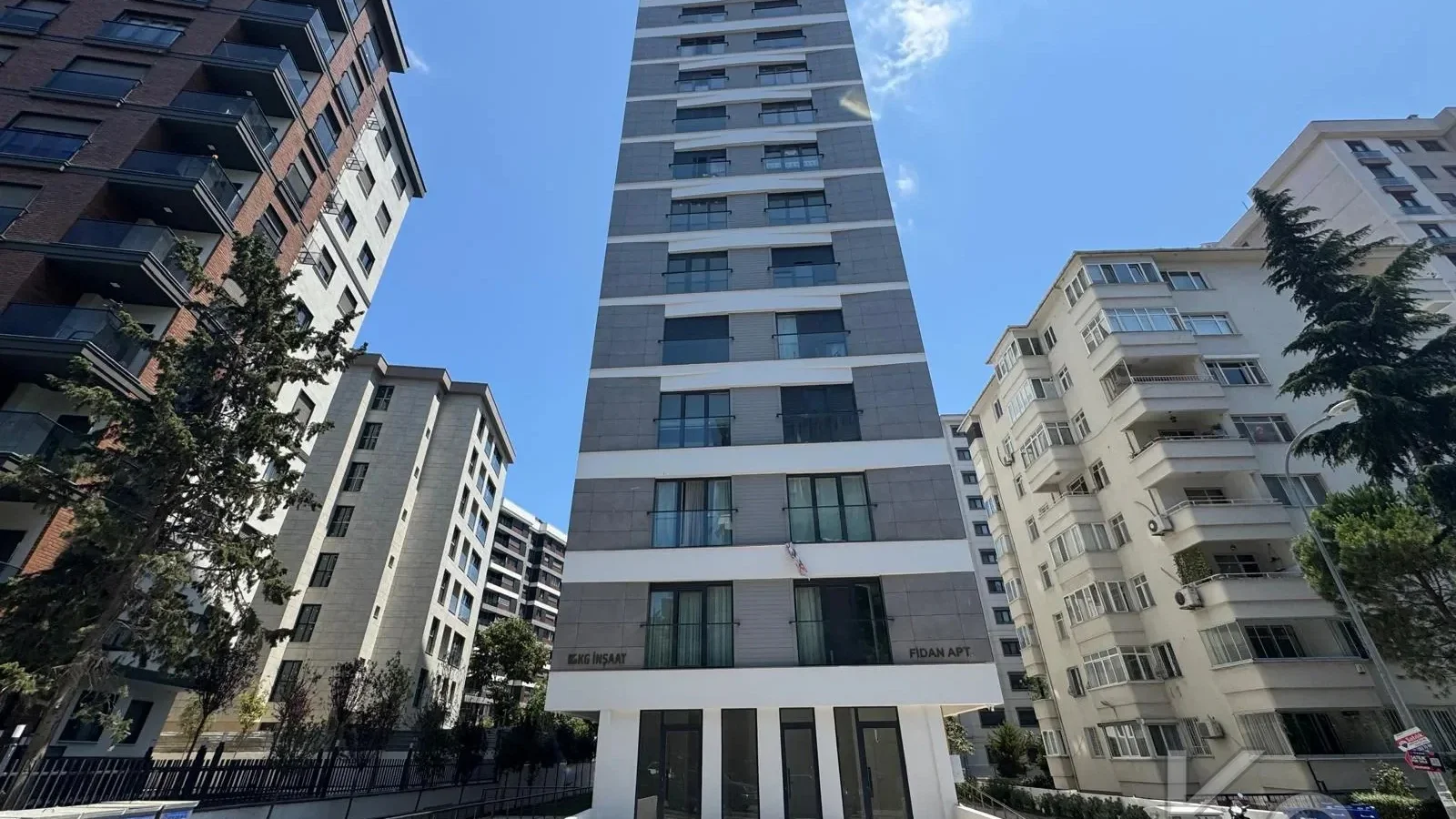 Laci̇vert Cadde Erenköy Marmaray Yakini Sifir 3+1