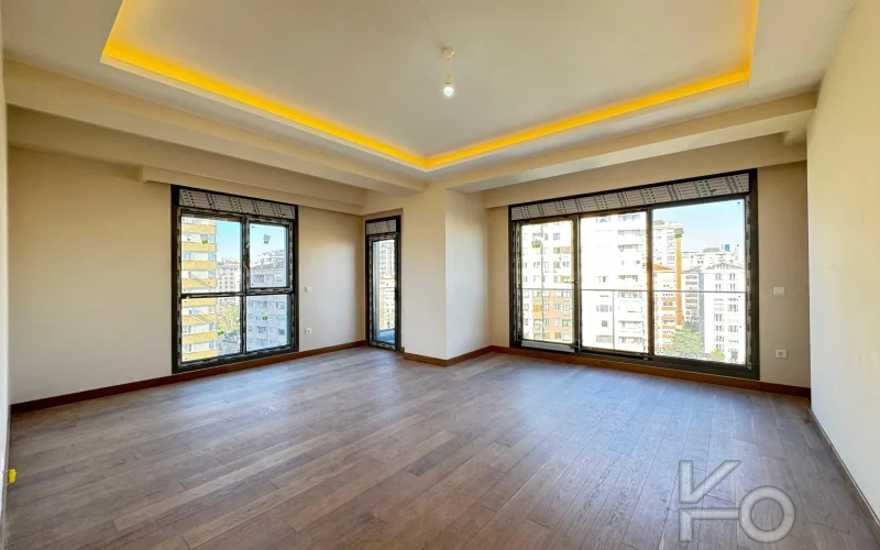 Academy Suadi̇ye Bağdat Caddesi̇nde Sifir Bi̇na Balkonlu 130m2 3+1
