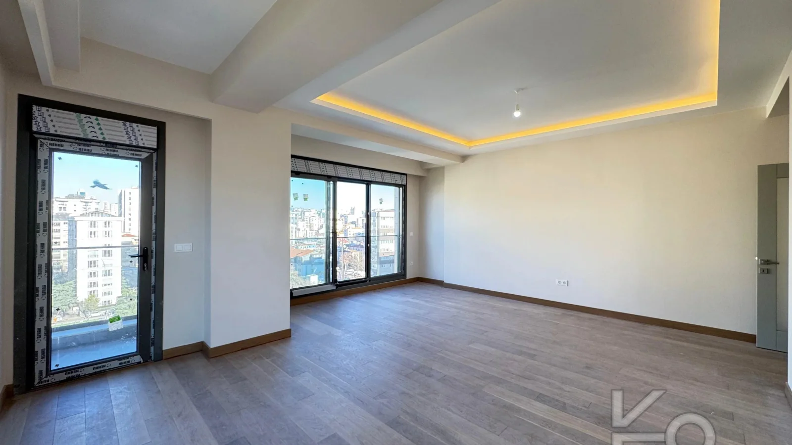 Academy Suadi̇ye Bağdat Caddesi̇nde Sifir Bi̇na Balkonlu 130m2 3+1