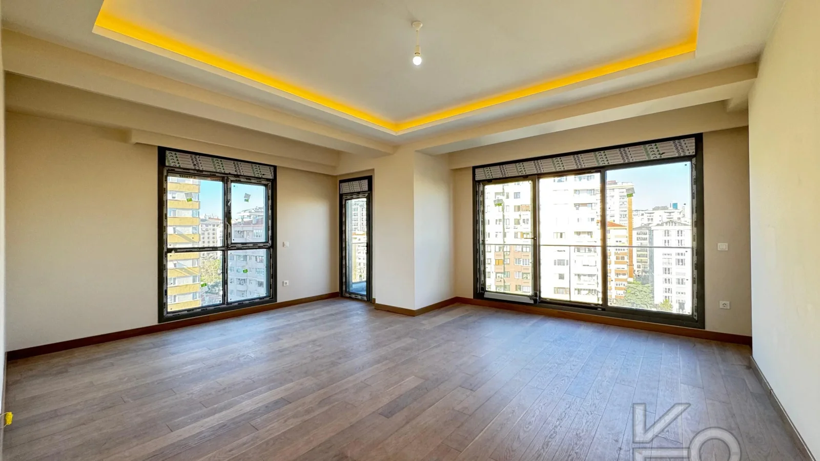 Academy Suadi̇ye Bağdat Caddesi̇nde Sifir Bi̇na Balkonlu 130m2 3+1