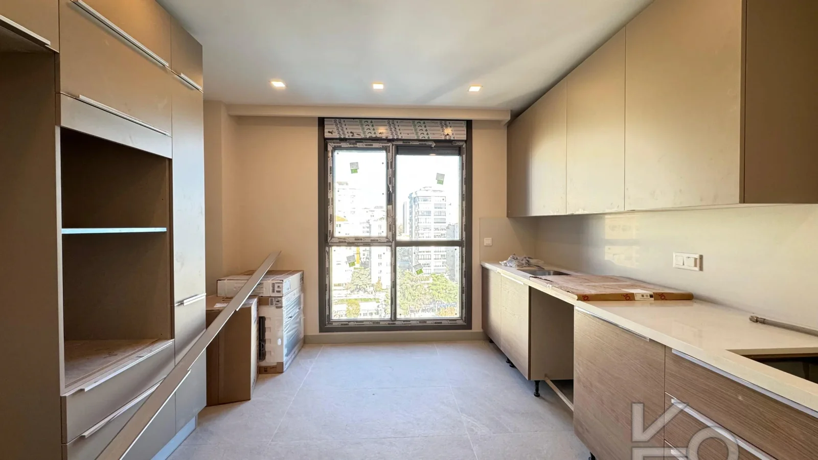 Academy Suadi̇ye Bağdat Caddesi̇nde Sifir Bi̇na Balkonlu 130m2 3+1