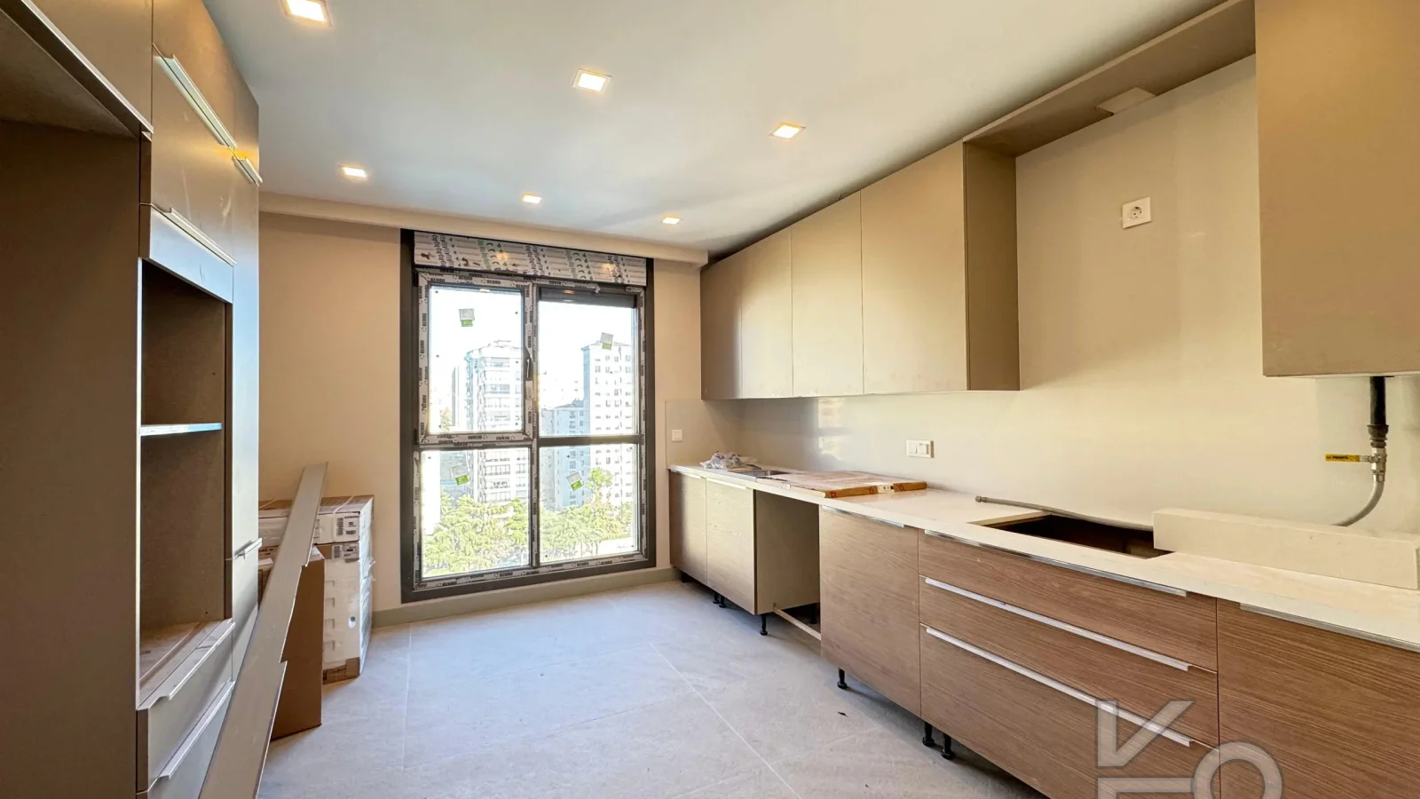 Academy Suadi̇ye Bağdat Caddesi̇nde Sifir Bi̇na Balkonlu 130m2 3+1