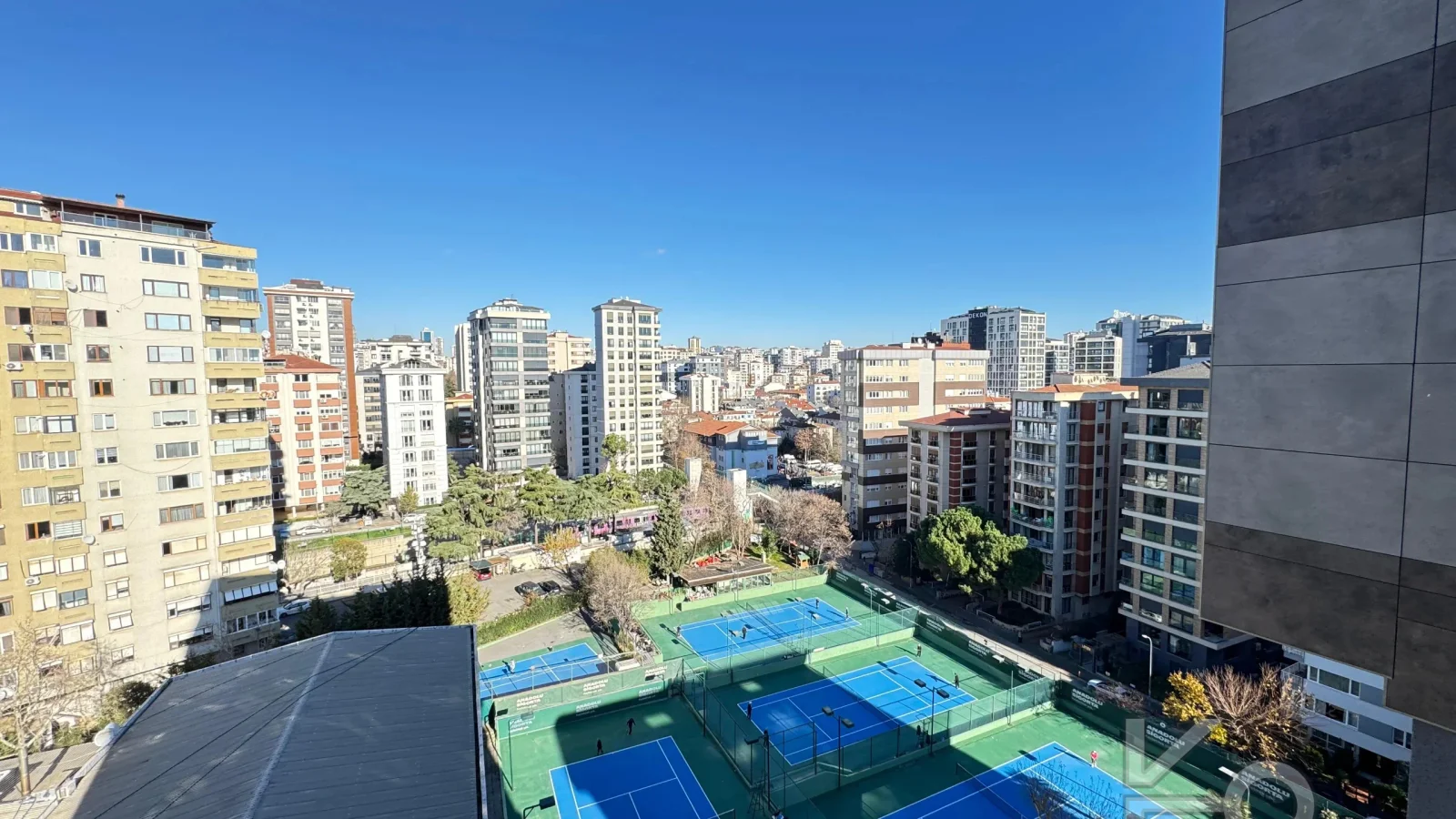 Academy Suadi̇ye Bağdat Caddesi̇nde Sifir Bi̇na Balkonlu 130m2 3+1