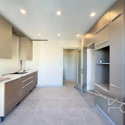 Academy Suadi̇ye Bağdat Caddesi̇nde Sifir Bi̇na Balkonlu 130m2 3+1