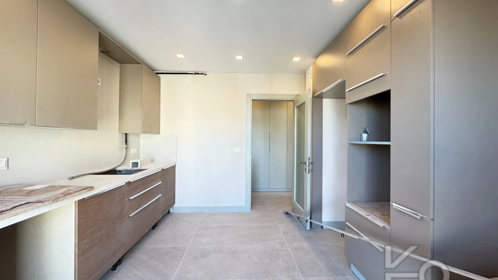 Academy Suadi̇ye Bağdat Caddesi̇nde Sifir Bi̇na Balkonlu 130m2 3+1