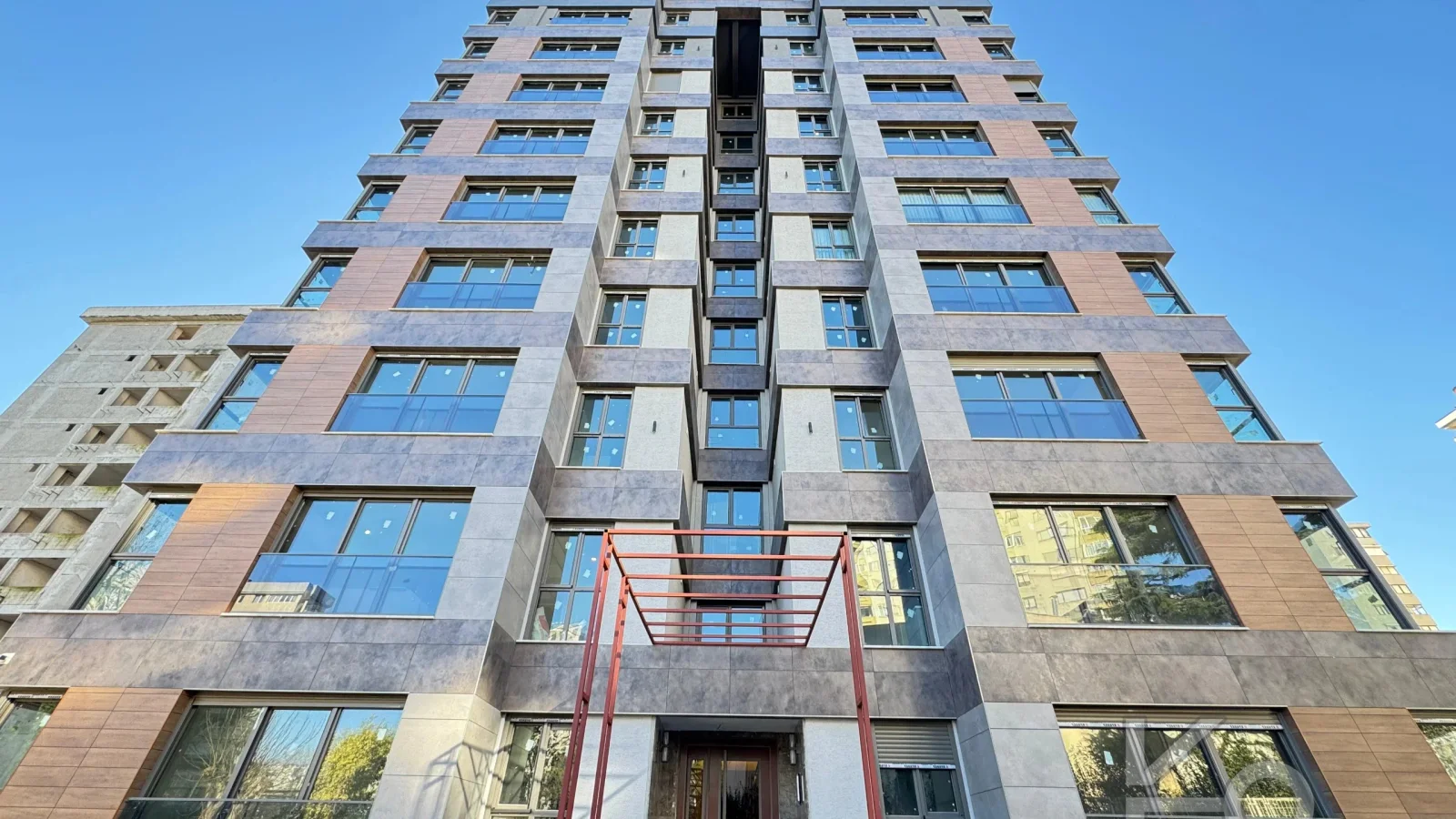 Academy Suadi̇ye Bağdat Caddesi̇nde Sifir Bi̇na Balkonlu 130m2 3+1