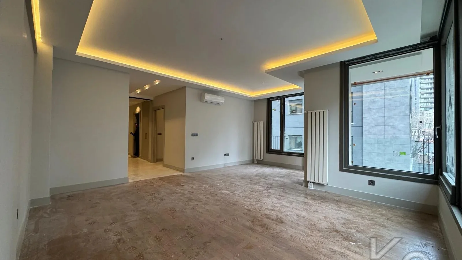 Laci̇vertcadde Tek Yetki̇li̇ Kalamiş Ebeveynli̇ Balkonlu 105m² Net3+1