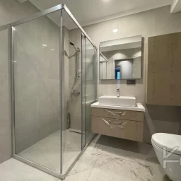 Laci̇vertcadde Tek Yetki̇li̇ Kalamiş Ebeveynli̇ Balkonlu 105m² Net3+1