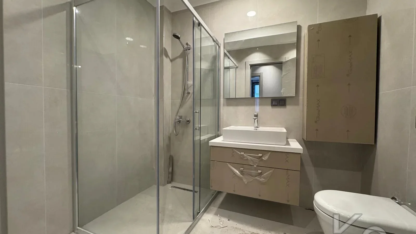 Laci̇vertcadde Tek Yetki̇li̇ Kalamiş Ebeveynli̇ Balkonlu 105m² Net3+1