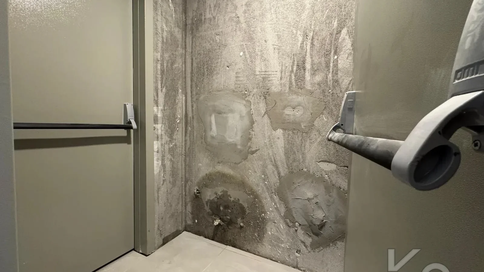 Laci̇vertcadde Tek Yetki̇li̇ Kalamiş Ebeveynli̇ Balkonlu 105m² Net3+1