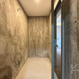 Laci̇vertcadde Tek Yetki̇li̇ Kalamiş Ebeveynli̇ Balkonlu 105m² Net3+1