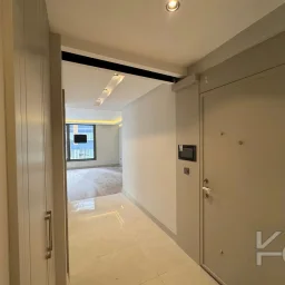 Laci̇vertcadde Tek Yetki̇li̇ Kalamiş Ebeveynli̇ Balkonlu 105m² Net3+1