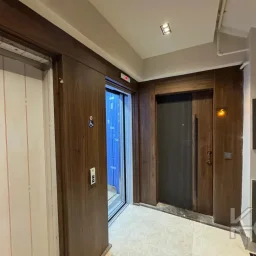 Laci̇vertcadde Tek Yetki̇li̇ Kalamiş Ebeveynli̇ Balkonlu 105m² Net3+1