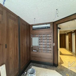 Laci̇vertcadde Tek Yetki̇li̇ Kalamiş Ebeveynli̇ Balkonlu 105m² Net3+1