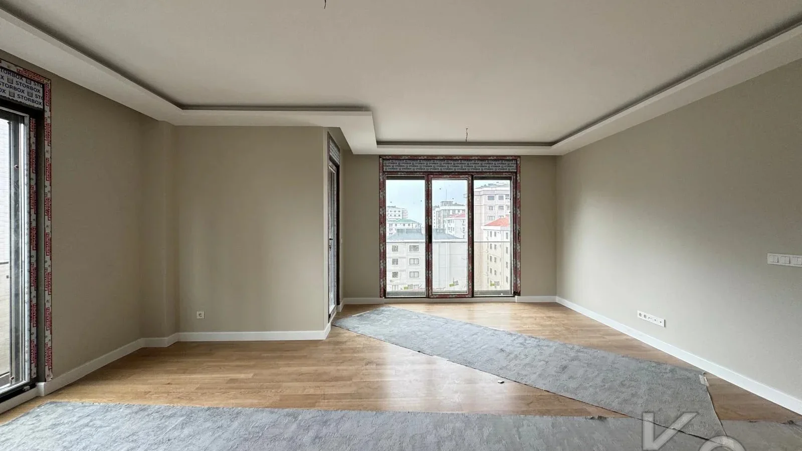 Laci̇vert Cadde Suadi̇ye'de Ebeveynli̇ Balkonlu 90m² Net 2+1