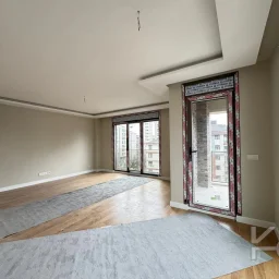 Laci̇vert Cadde Suadi̇ye'de Ebeveynli̇ Balkonlu 90m² Net 2+1