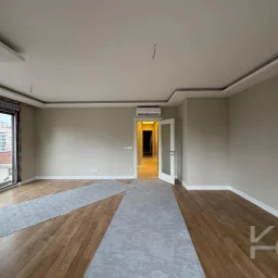 Laci̇vert Cadde Suadi̇ye'de Ebeveynli̇ Balkonlu 90m² Net 2+1