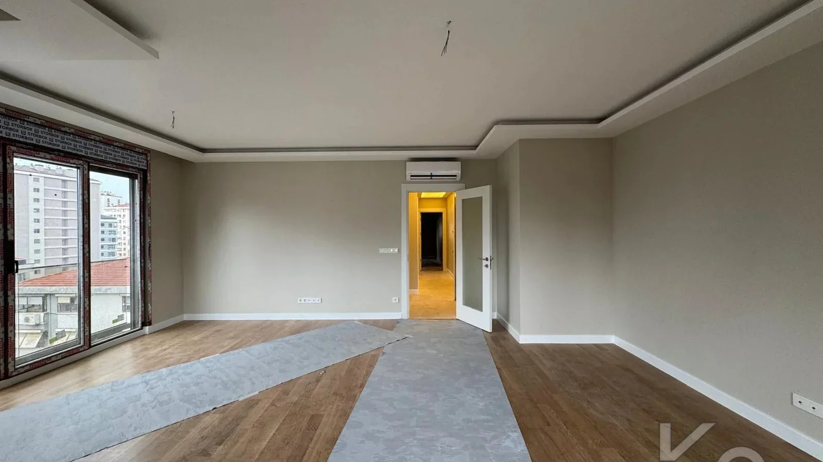 Laci̇vert Cadde Suadi̇ye'de Ebeveynli̇ Balkonlu 90m² Net 2+1