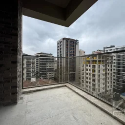 Laci̇vert Cadde Suadi̇ye'de Ebeveynli̇ Balkonlu 90m² Net 2+1