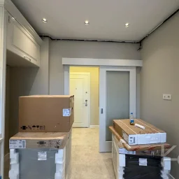 Laci̇vert Cadde Suadi̇ye'de Ebeveynli̇ Balkonlu 90m² Net 2+1