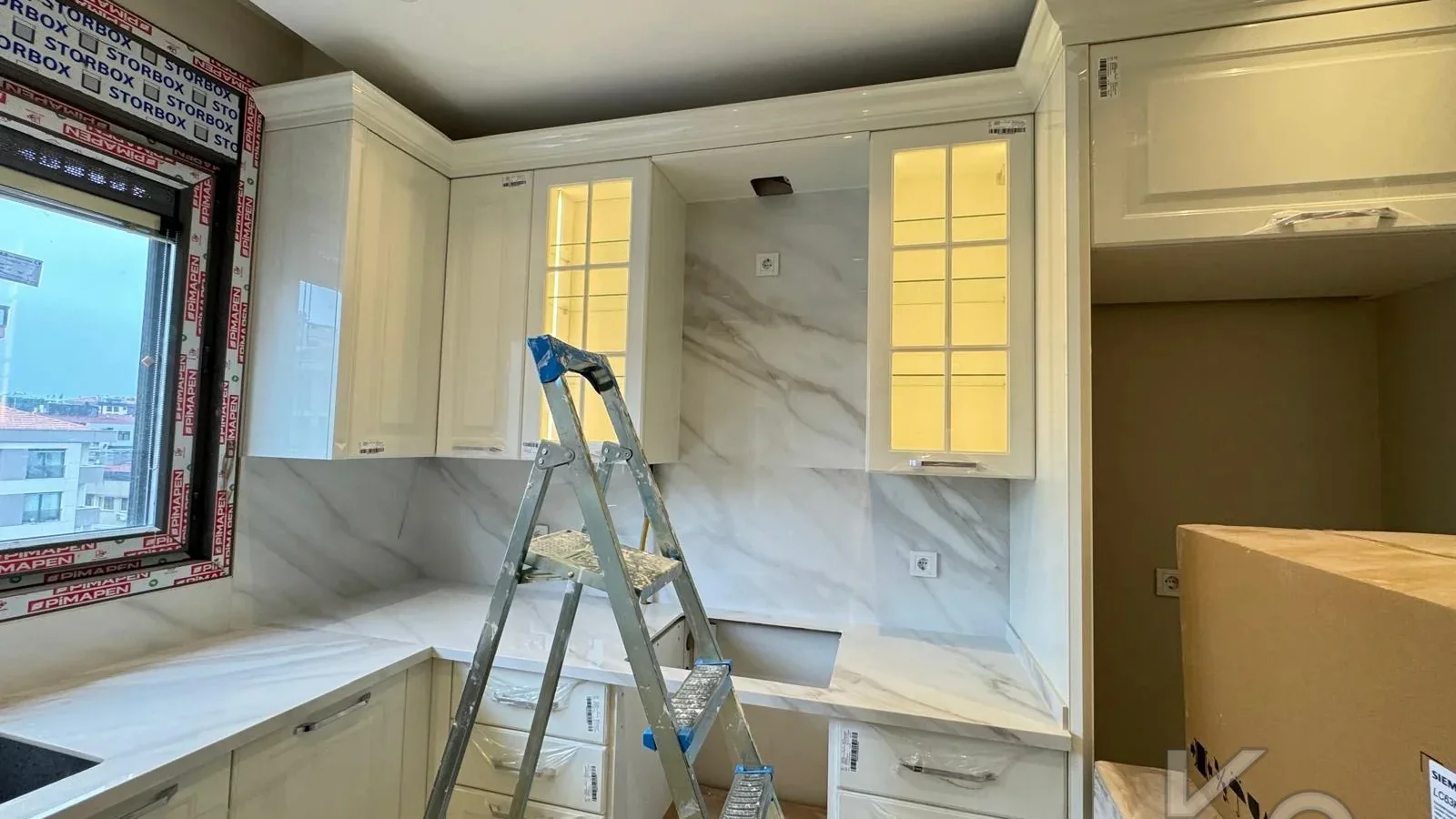 Laci̇vert Cadde Suadi̇ye'de Ebeveynli̇ Balkonlu 90m² Net 2+1