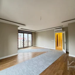 Laci̇vert Cadde Suadi̇ye'de Ebeveynli̇ Balkonlu 90m² Net 2+1