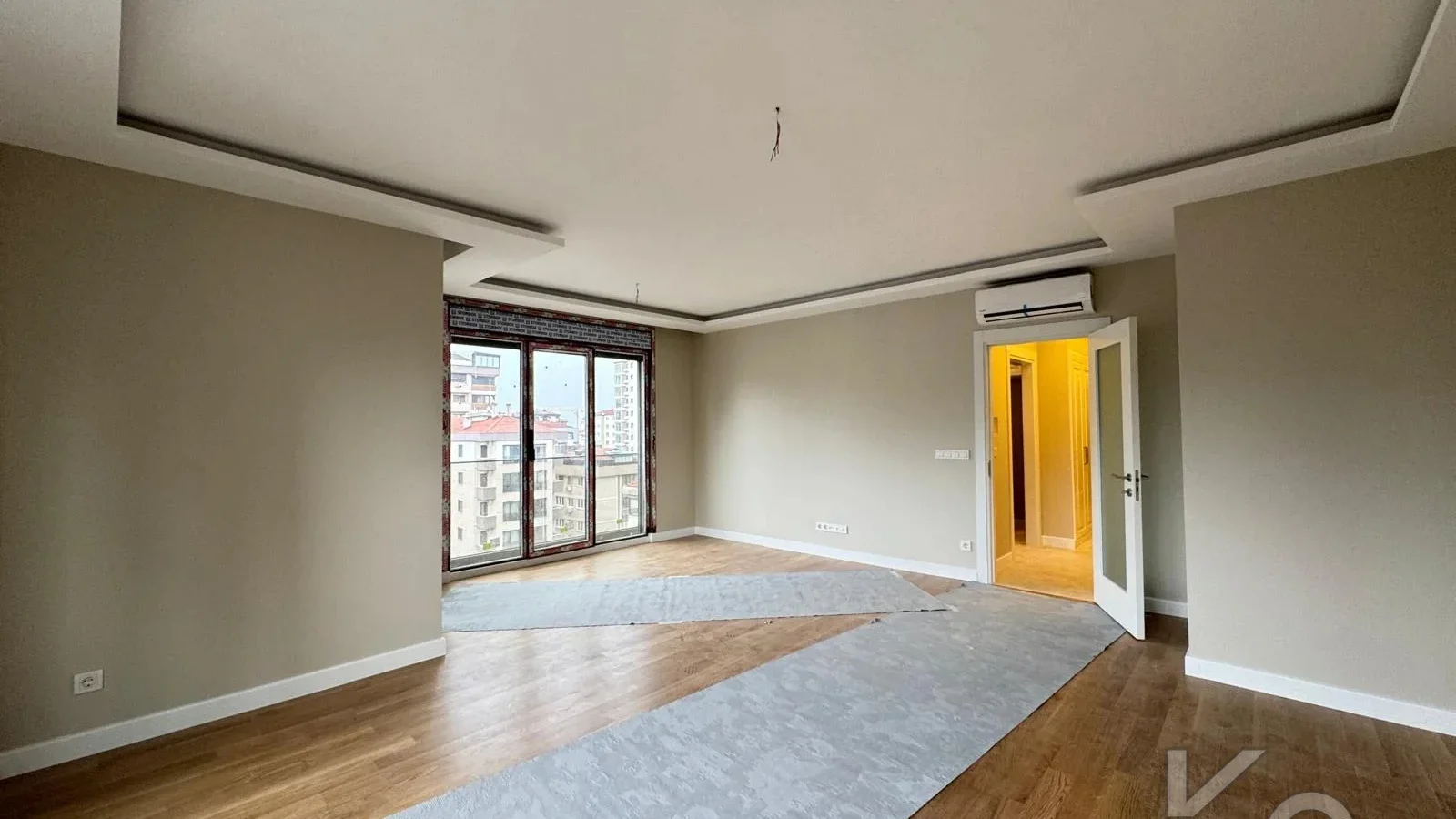 Laci̇vert Cadde Suadi̇ye'de Ebeveynli̇ Balkonlu 90m² Net 2+1