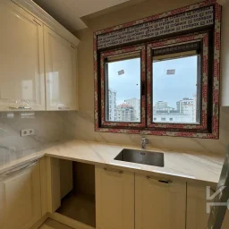 Laci̇vert Cadde Suadi̇ye'de Ebeveynli̇ Balkonlu 90m² Net 2+1