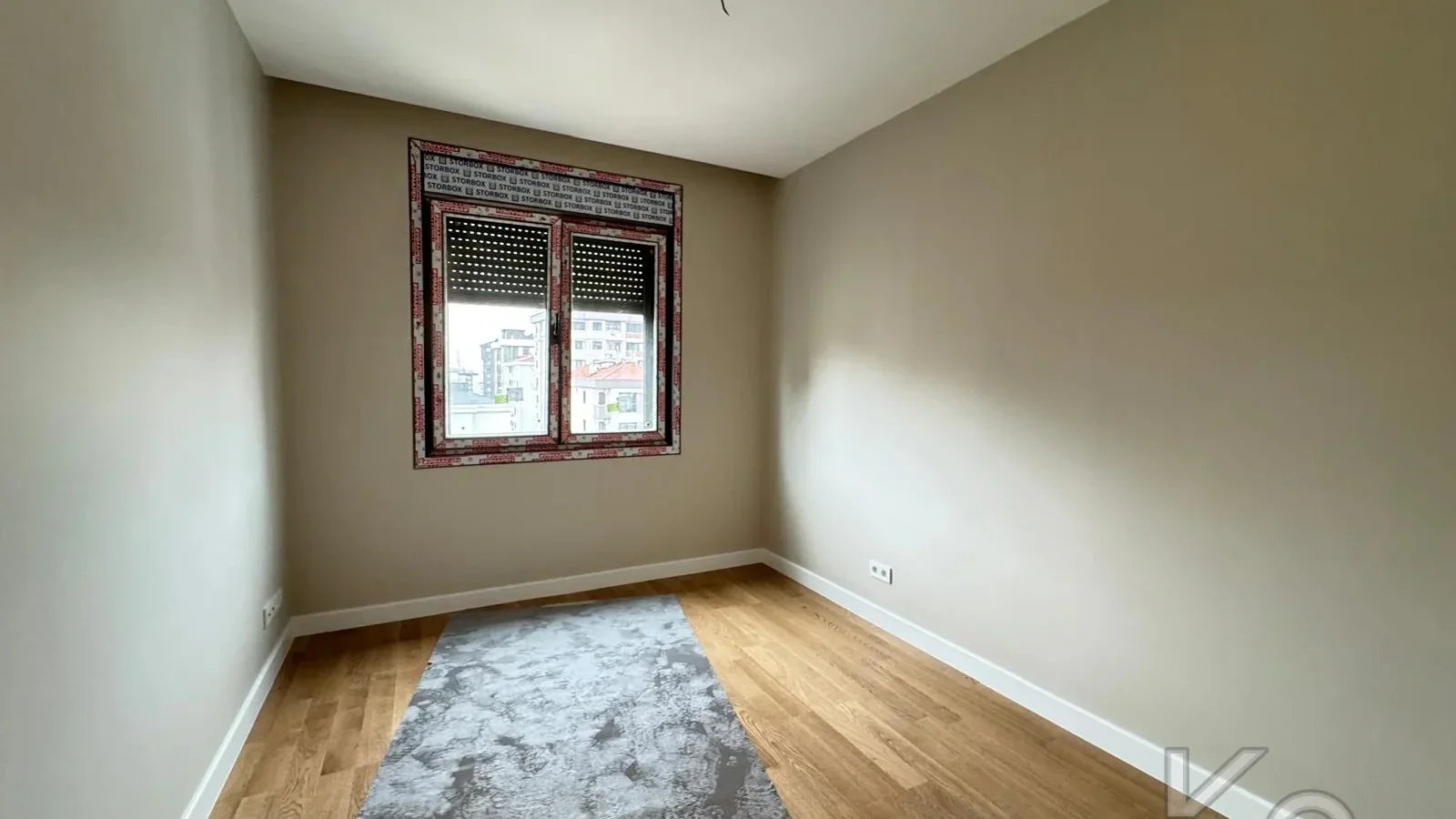 Laci̇vert Cadde Suadi̇ye'de Ebeveynli̇ Balkonlu 90m² Net 2+1