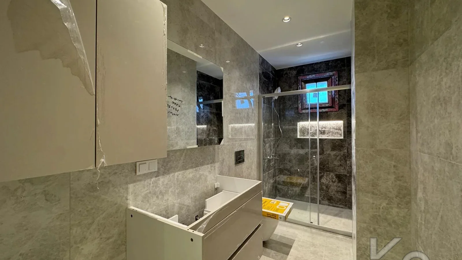 Laci̇vert Cadde Suadi̇ye'de Ebeveynli̇ Balkonlu 90m² Net 2+1