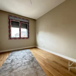 Laci̇vert Cadde Suadi̇ye'de Ebeveynli̇ Balkonlu 90m² Net 2+1