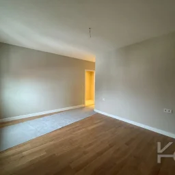 Laci̇vert Cadde Suadi̇ye'de Ebeveynli̇ Balkonlu 90m² Net 2+1