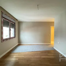 Laci̇vert Cadde Suadi̇ye'de Ebeveynli̇ Balkonlu 90m² Net 2+1