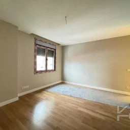 Laci̇vert Cadde Suadi̇ye'de Ebeveynli̇ Balkonlu 90m² Net 2+1