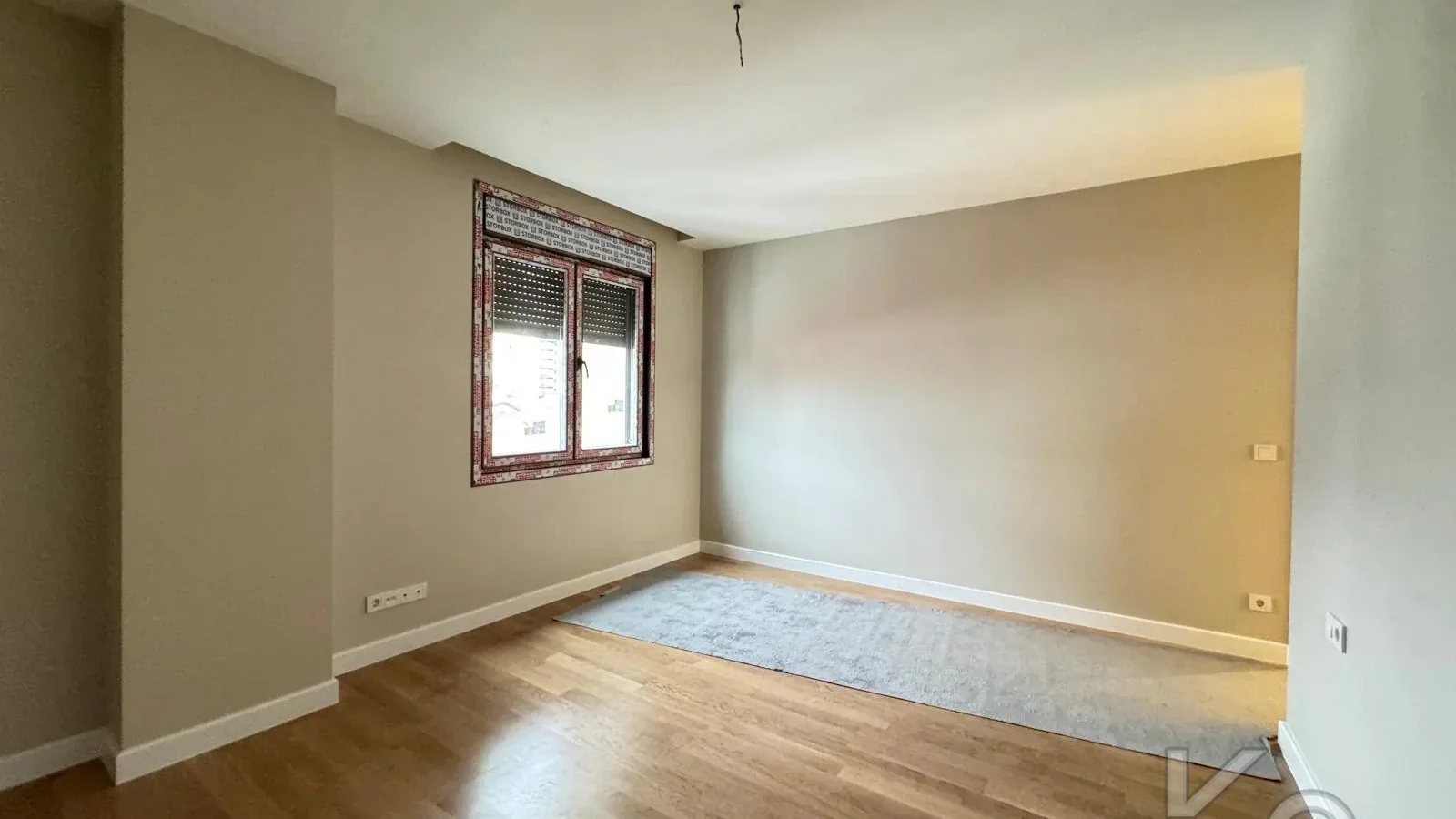 Laci̇vert Cadde Suadi̇ye'de Ebeveynli̇ Balkonlu 90m² Net 2+1