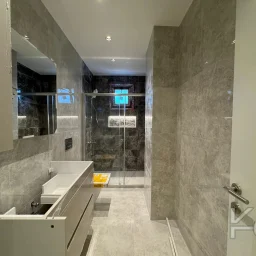 Laci̇vert Cadde Suadi̇ye'de Ebeveynli̇ Balkonlu 90m² Net 2+1