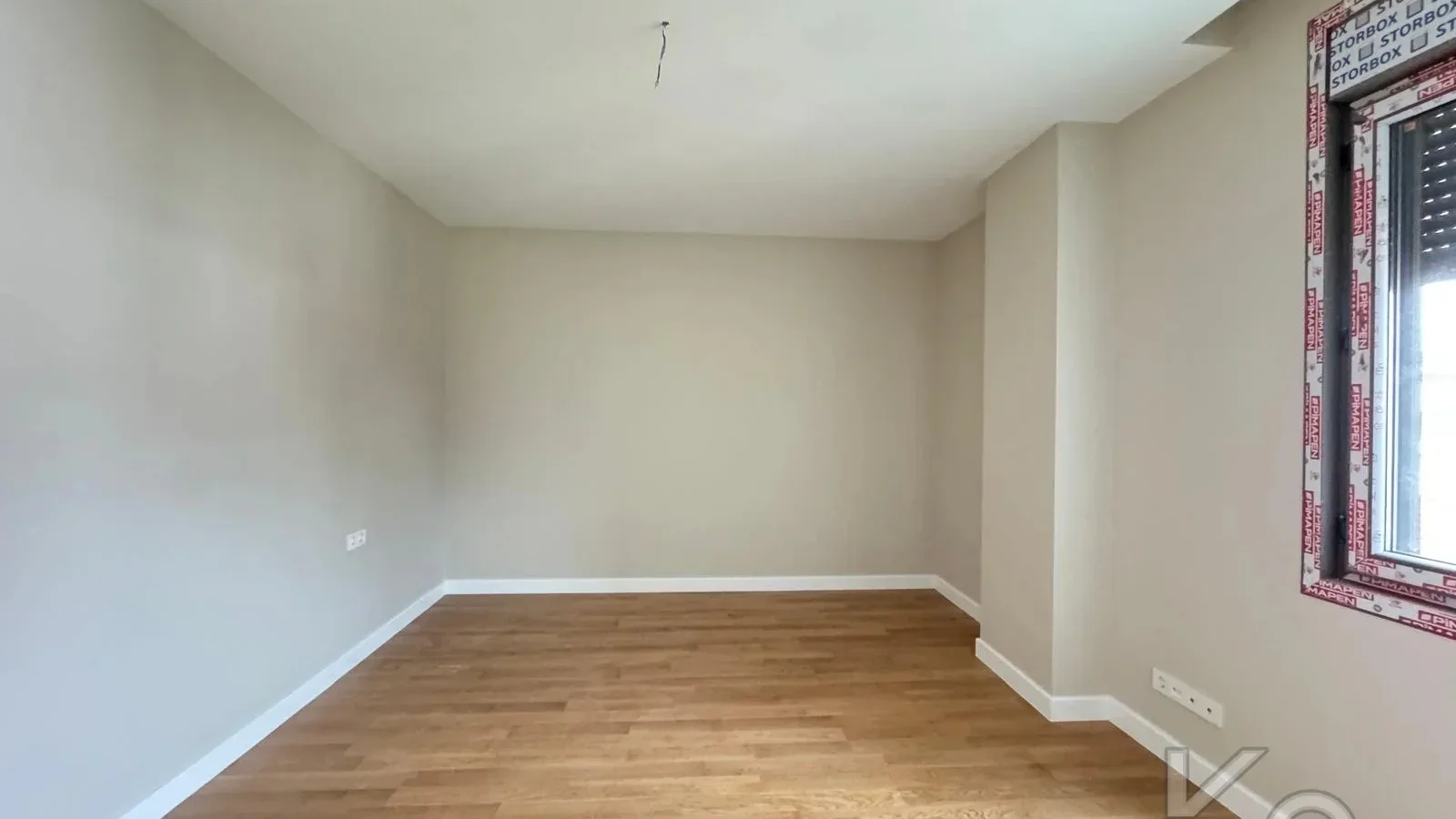 Laci̇vert Cadde Suadi̇ye'de Ebeveynli̇ Balkonlu 90m² Net 2+1