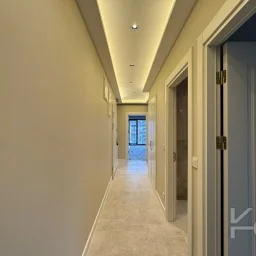 Laci̇vert Cadde Suadi̇ye'de Ebeveynli̇ Balkonlu 90m² Net 2+1